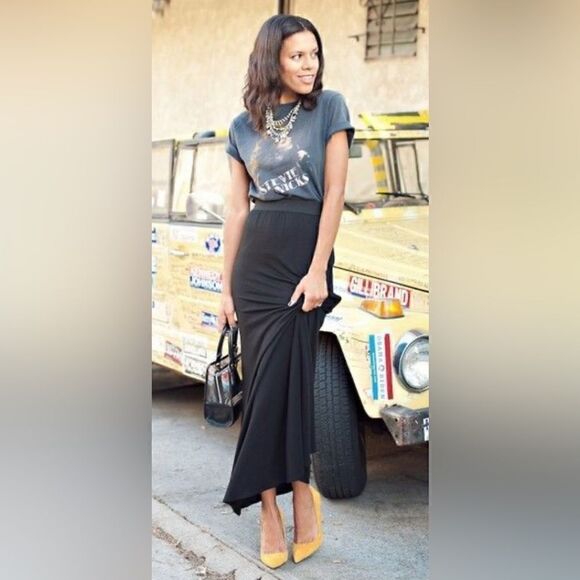 Skirt Revival! Here’s some inspiration for styling skirts. - Picture 16 of 16